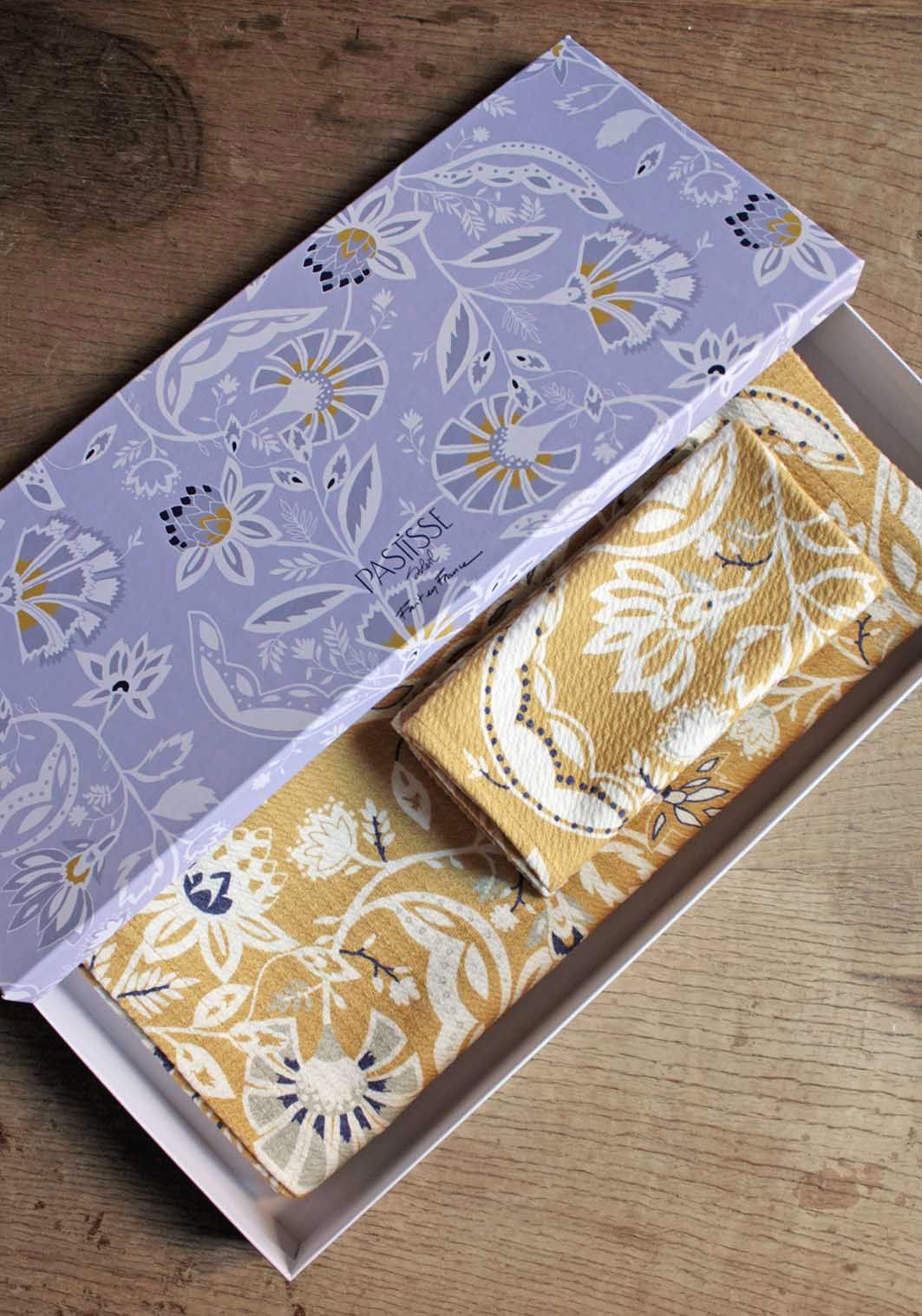 Le Coffret Chemins et Serviettes de Table Indienne Moutarde pour Quatre