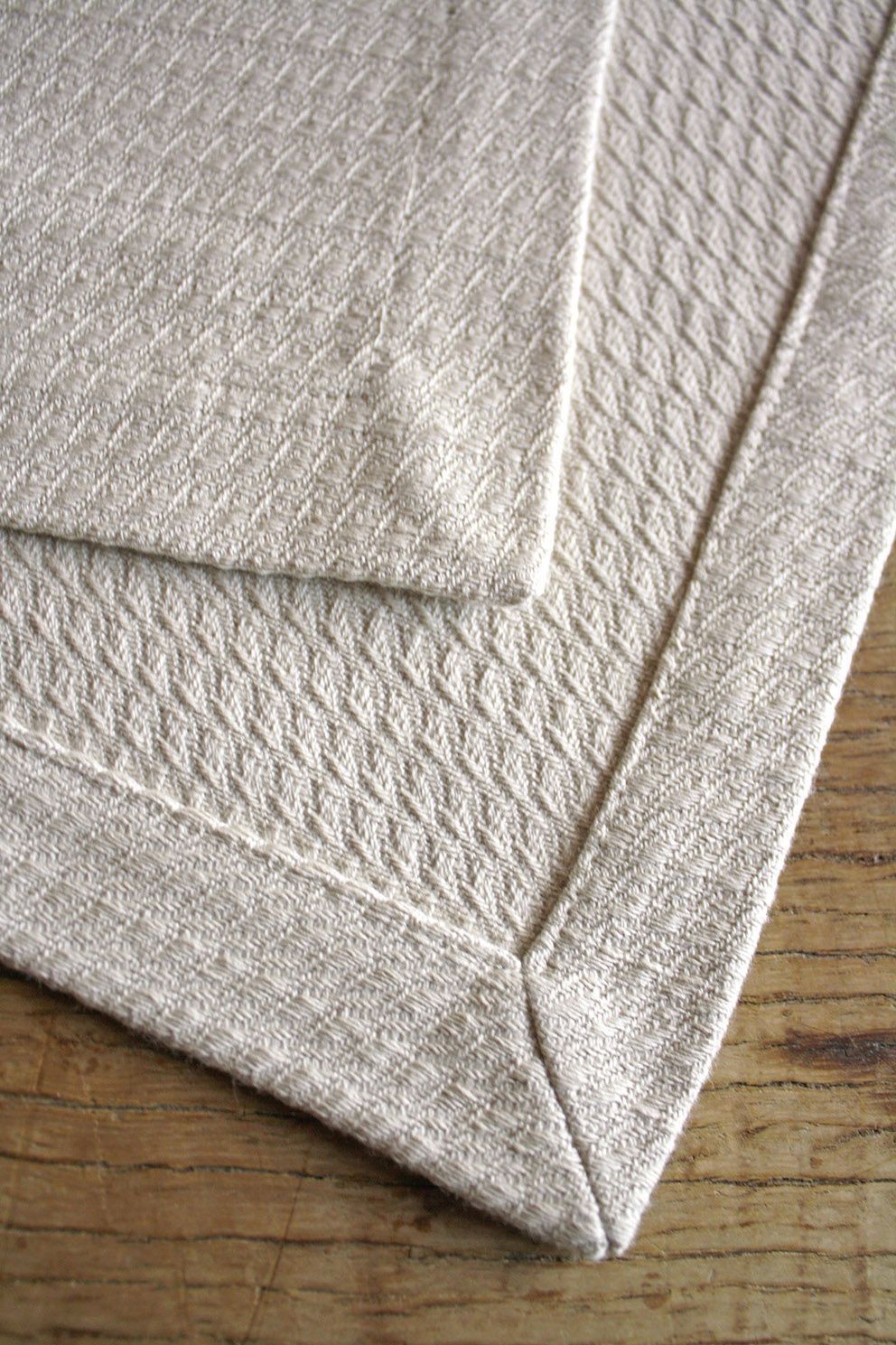 Le Chemin de Table Beige