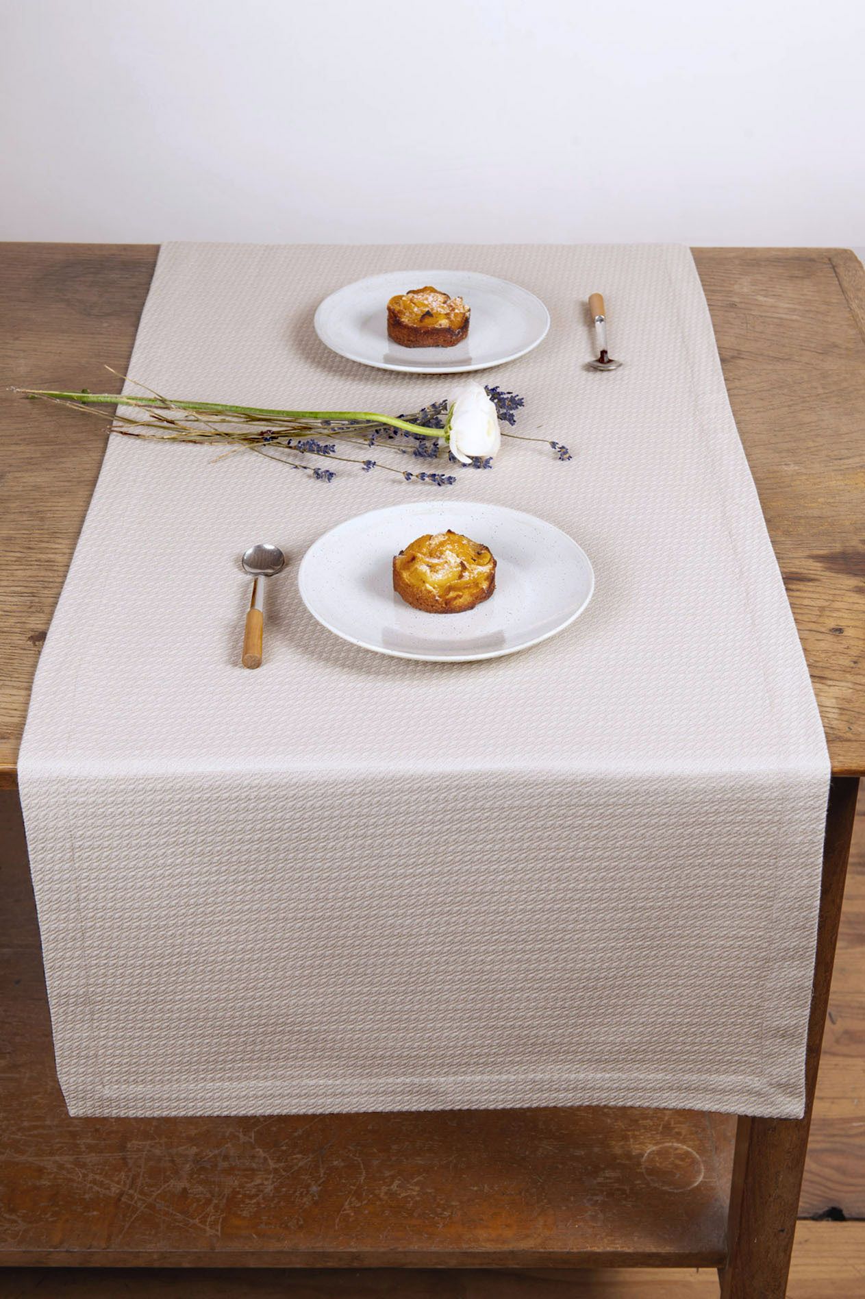 Le Chemin de Table Beige