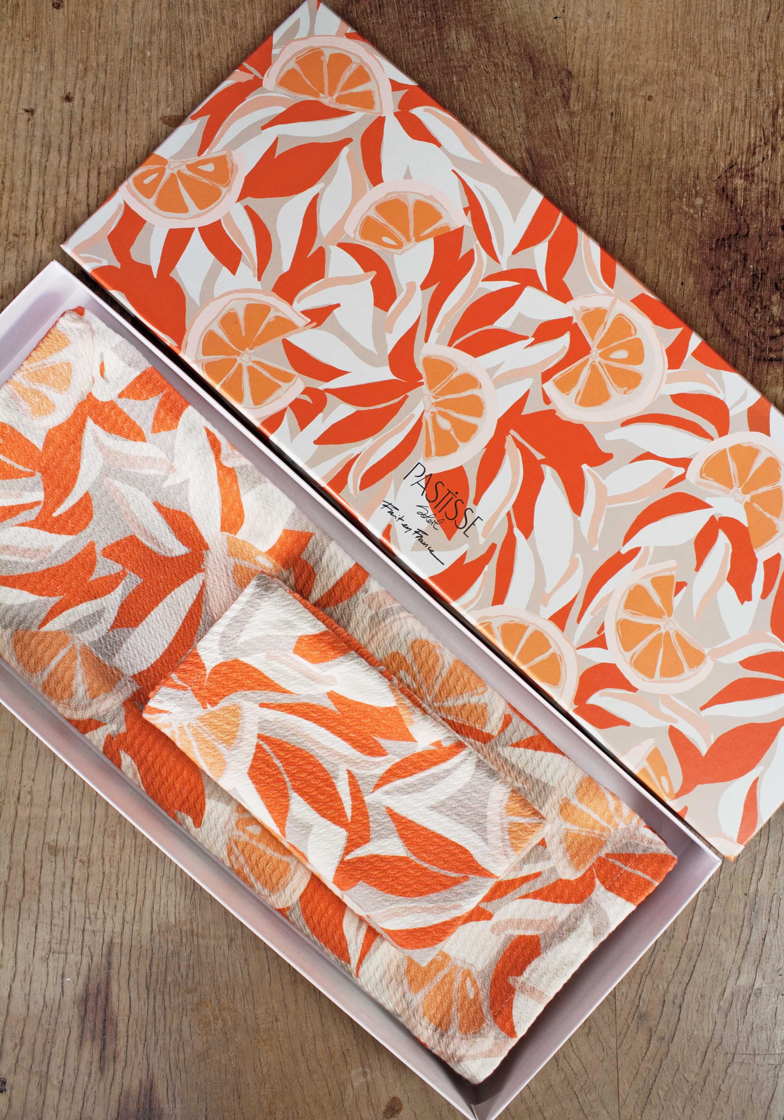 Le Coffret Chemin et Serviettes de Table Oranges pour Deux