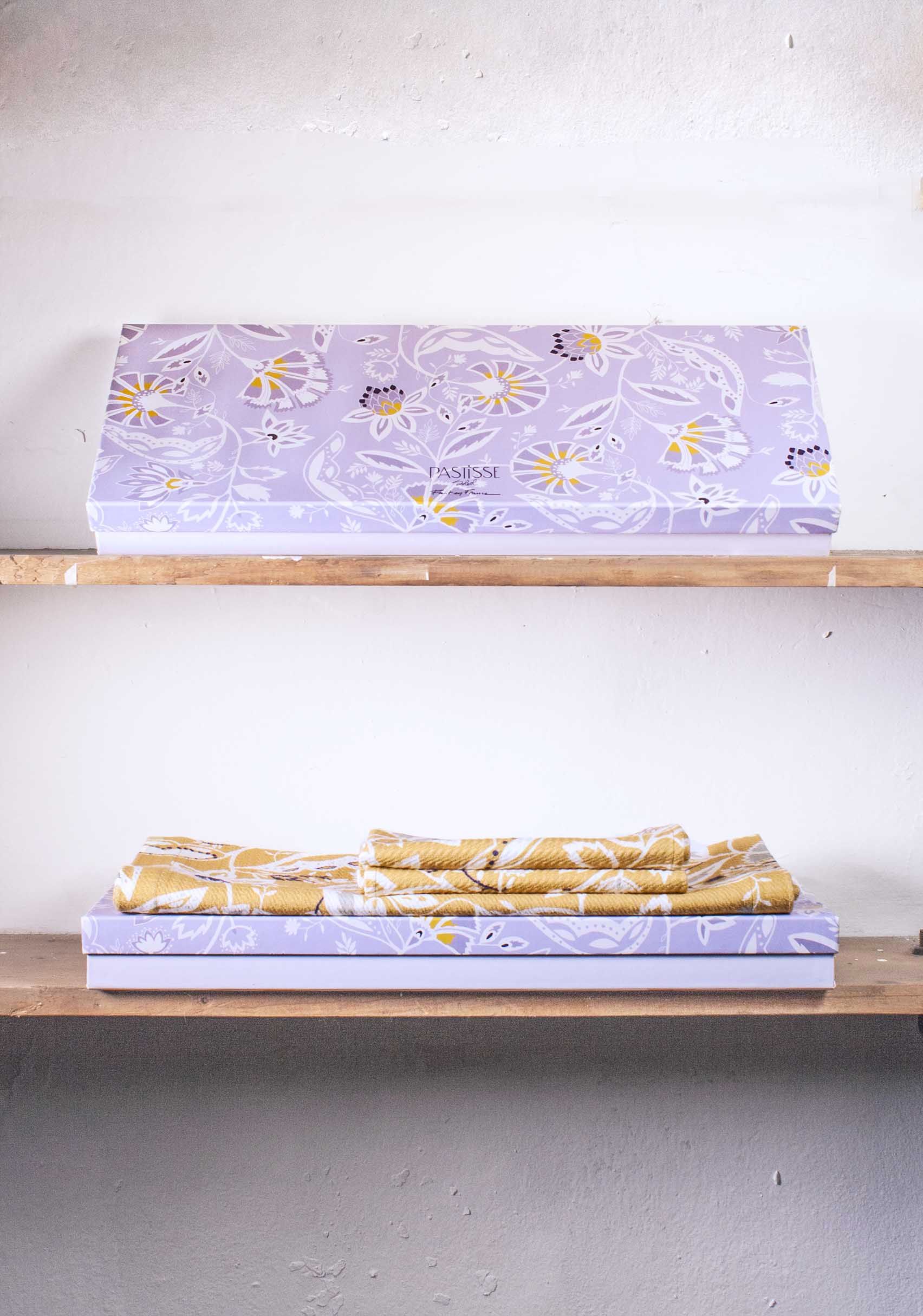 Le Coffret Chemins et Serviettes de Table Indienne Moutarde pour Quatre