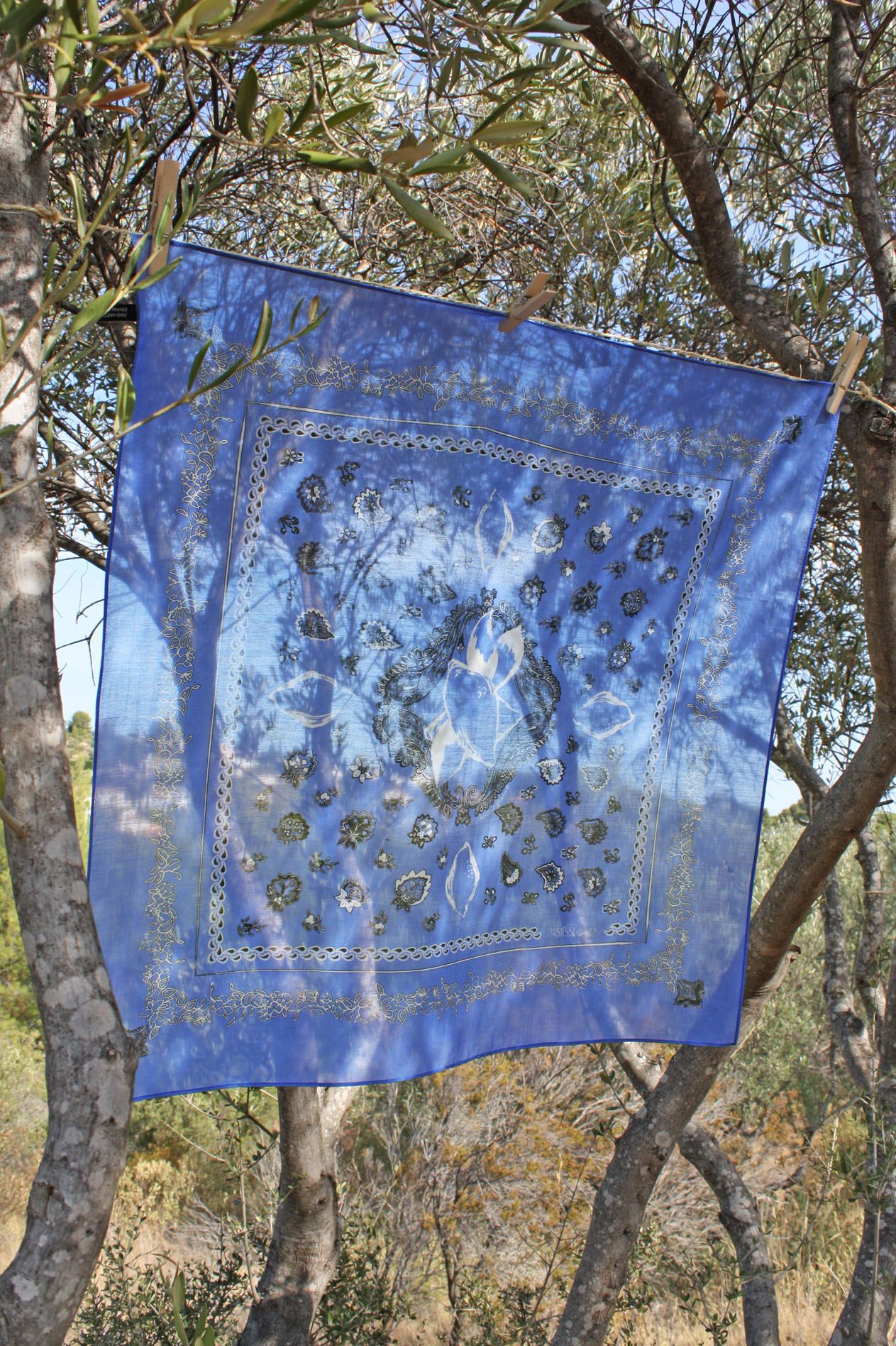 Le Bandana de Soie Le Gardian Bleu
